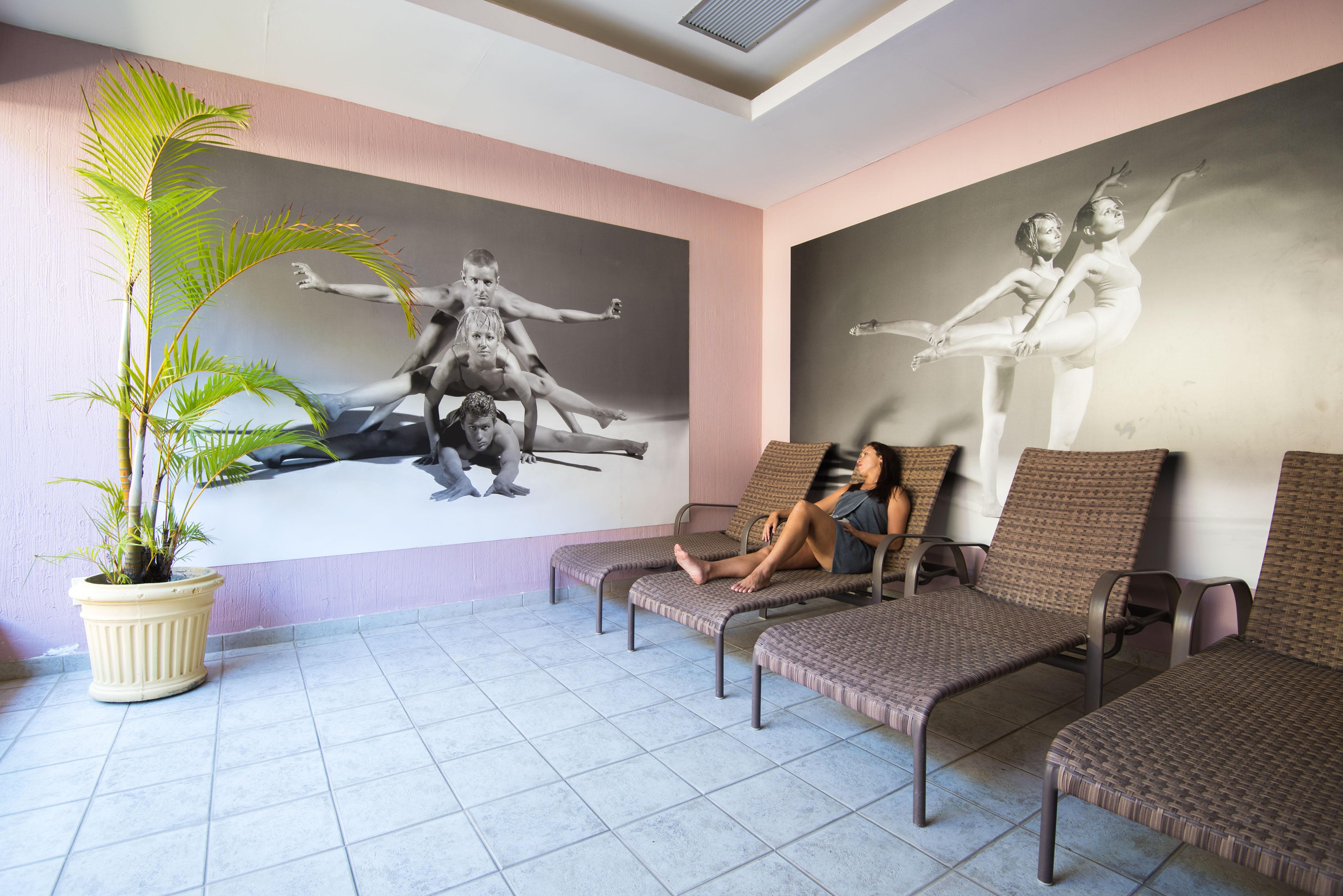 Vila Gale Eco Resort Angra Angra dos Reis Exterior foto A woman relaxing at a spa