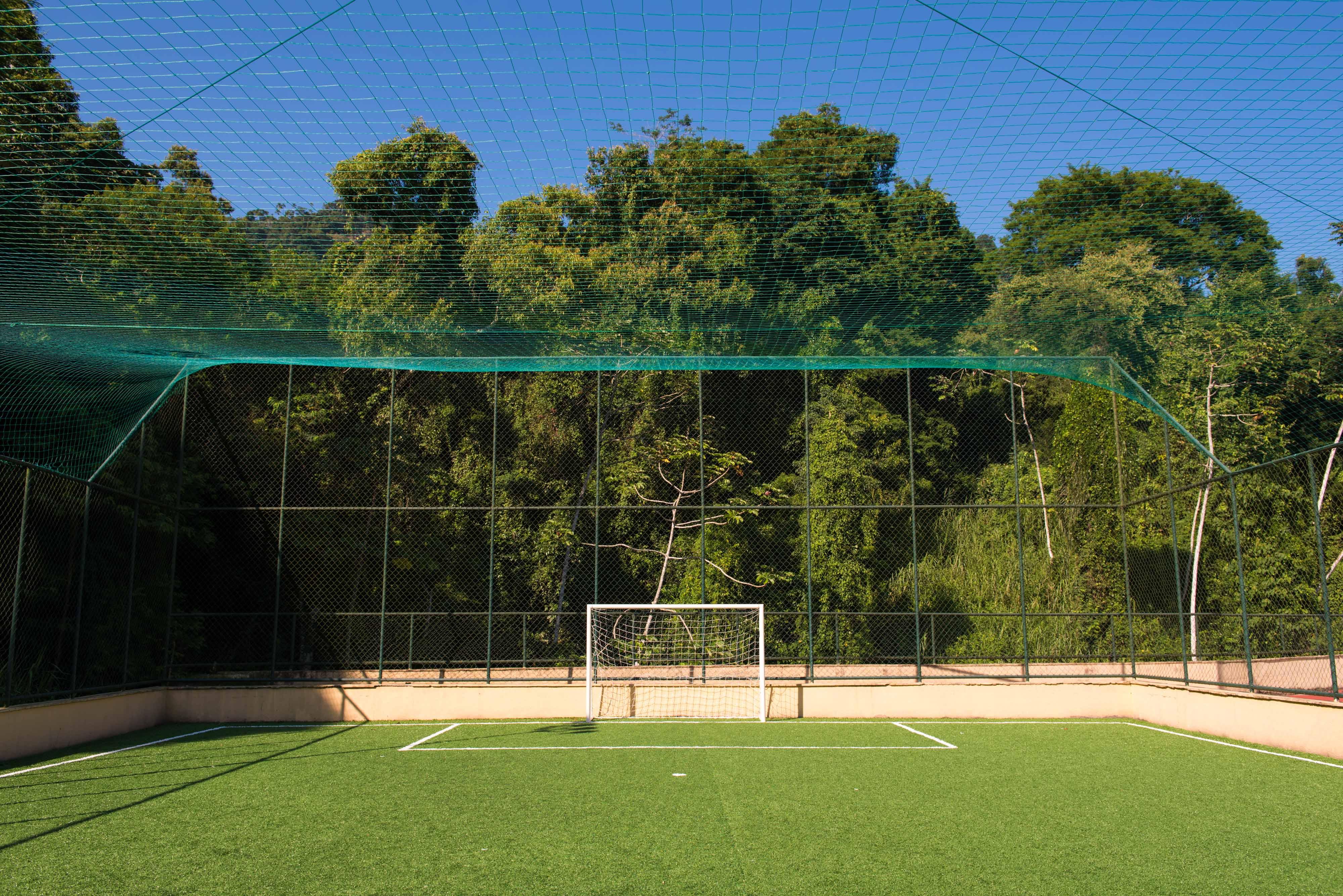 Vila Gale Eco Resort Angra Angra dos Reis Exterior foto The football pitch at the school