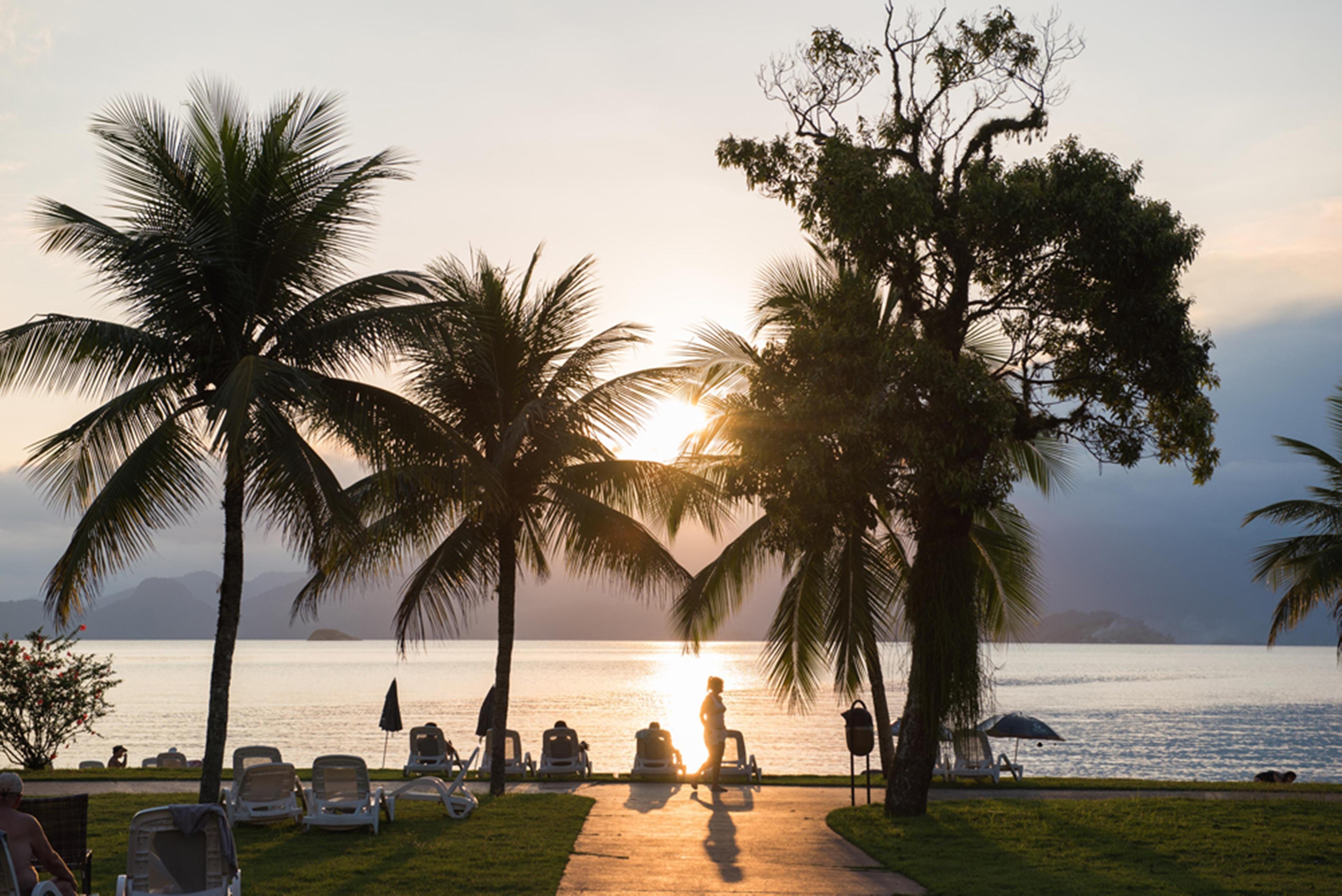 Vila Gale Eco Resort Angra Angra dos Reis Exterior foto Sunset at the beach